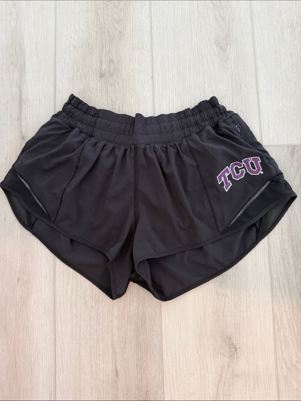 lululemon athletica hotty hot 2.5 TCU shorts